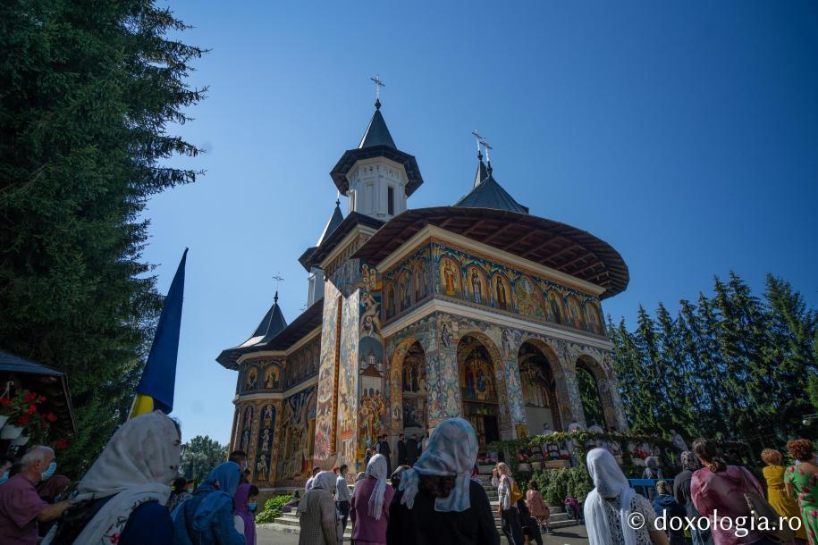 Ziua Sfântului Ioan Iacob de la Neamț: sute de inimi, un singur glas de rugăciune / Foto: Bogdan Bulgariu
